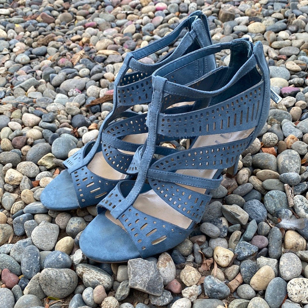 UNISA HEELS